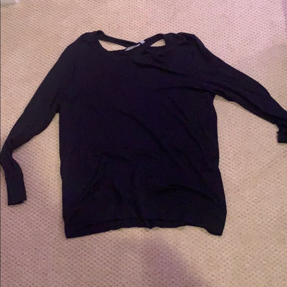 athleta black top with detail on back!